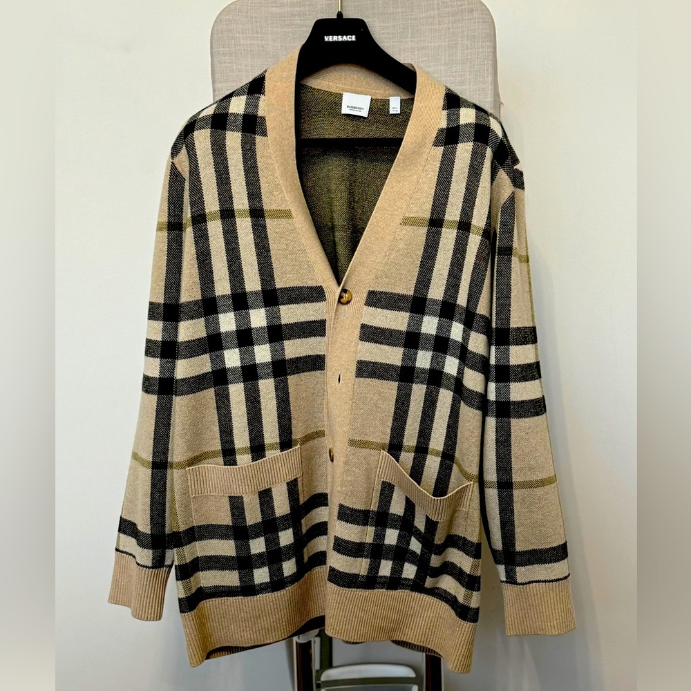 Burberry Men’s Sweater – Timeless Sophistication, Iconic Style